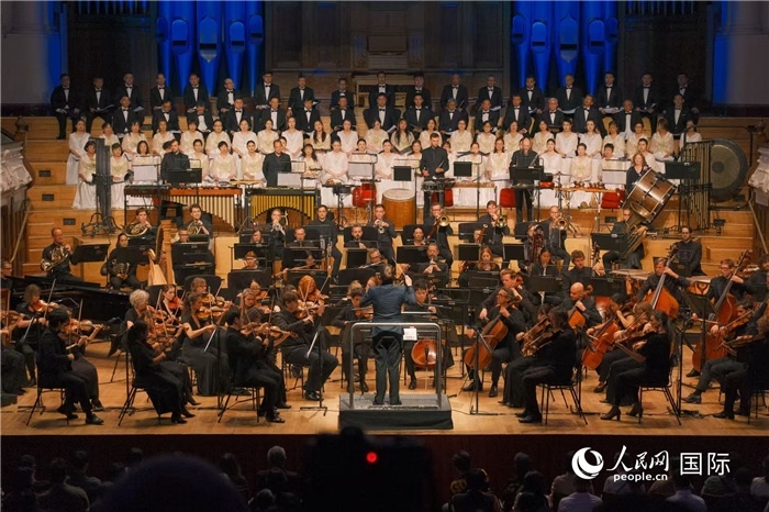 奧克蘭市政廳《空?！方豁懬莩霈F(xiàn)場。張波若攝