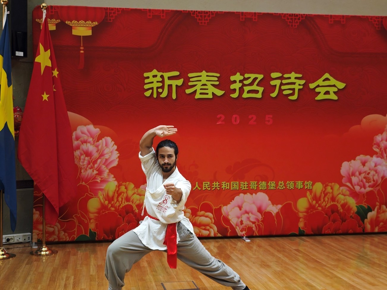 當(dāng)?shù)匚湫g(shù)愛好者的表演。中國駐哥德堡總領(lǐng)館供圖