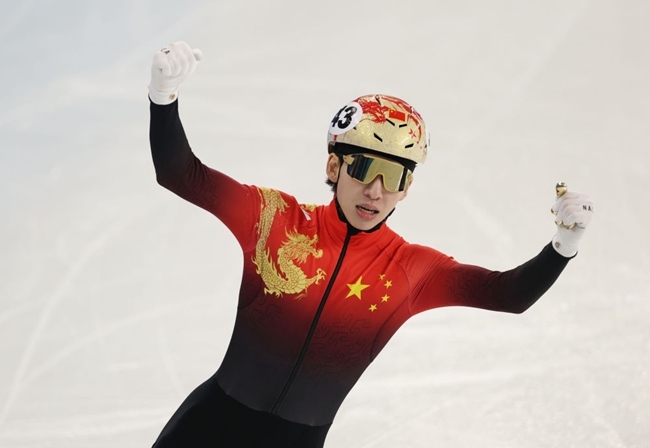 2月8日，林孝埈慶祝奪冠。新華社記者 黃偉 攝