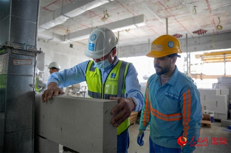 砌墻。人民網(wǎng)塔里克·易卜拉欣攝