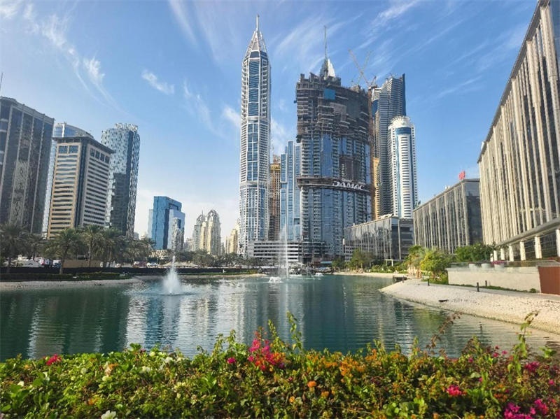 正在建設(shè)中的卡瓦利卡薩高層住宅項(xiàng)目（圖中有腳手架建筑）。 中建中東供圖 