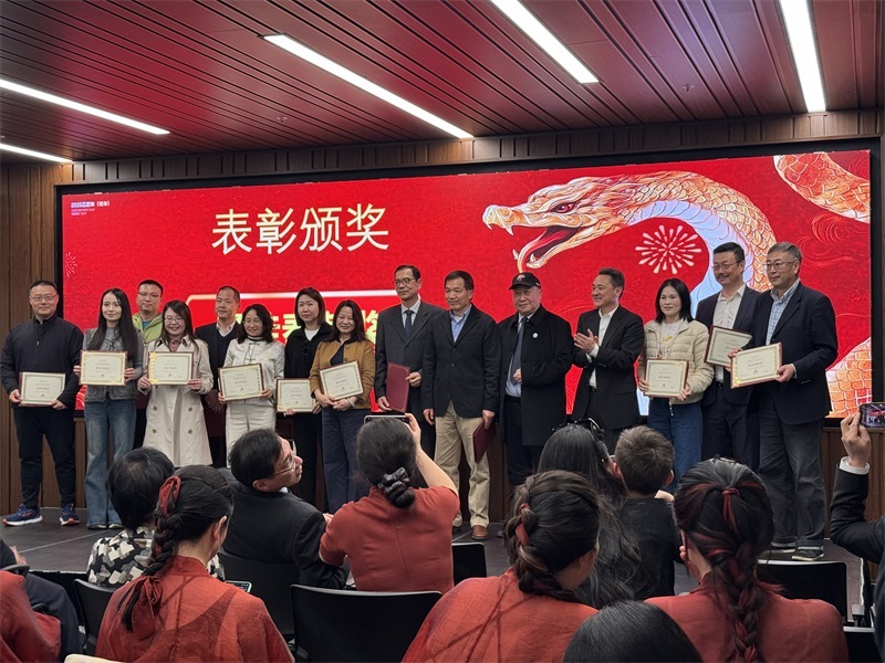 年會表彰優(yōu)秀中資企業(yè)。主辦方提供