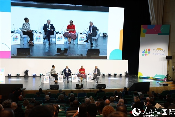 第5屆“共同金融”峰會(huì)在南非開普敦國(guó)際會(huì)議中心開幕。圖為峰會(huì)開幕式現(xiàn)場(chǎng)。人民網(wǎng)記者戴楷然攝