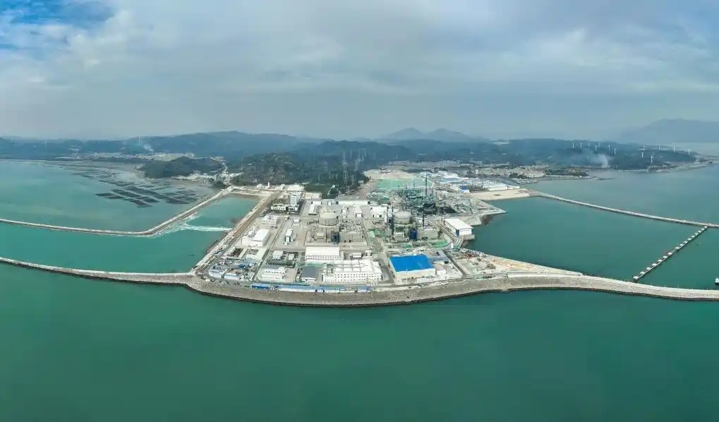 △2025年1月1日0時(shí)17分，經(jīng)過168小時(shí)滿功率連續(xù)運(yùn)行考核，漳州核電1號(hào)機(jī)組正式投入商業(yè)運(yùn)行。