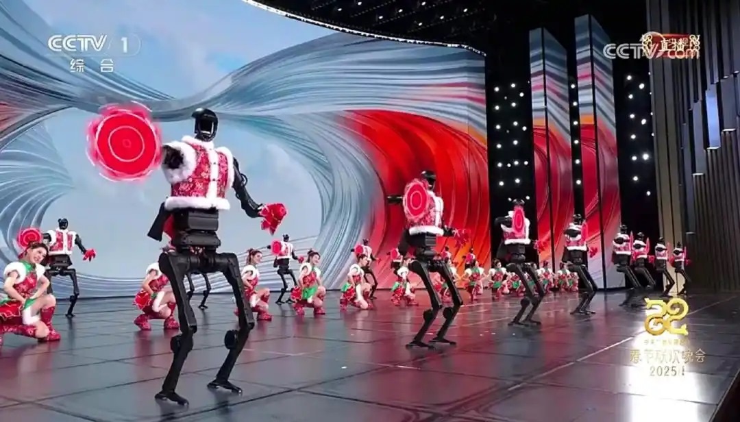 △今年春晚，宇樹科技人形機(jī)器人身穿東北特色的花棉襖扭秧歌，呈現(xiàn)出全新視覺效果。