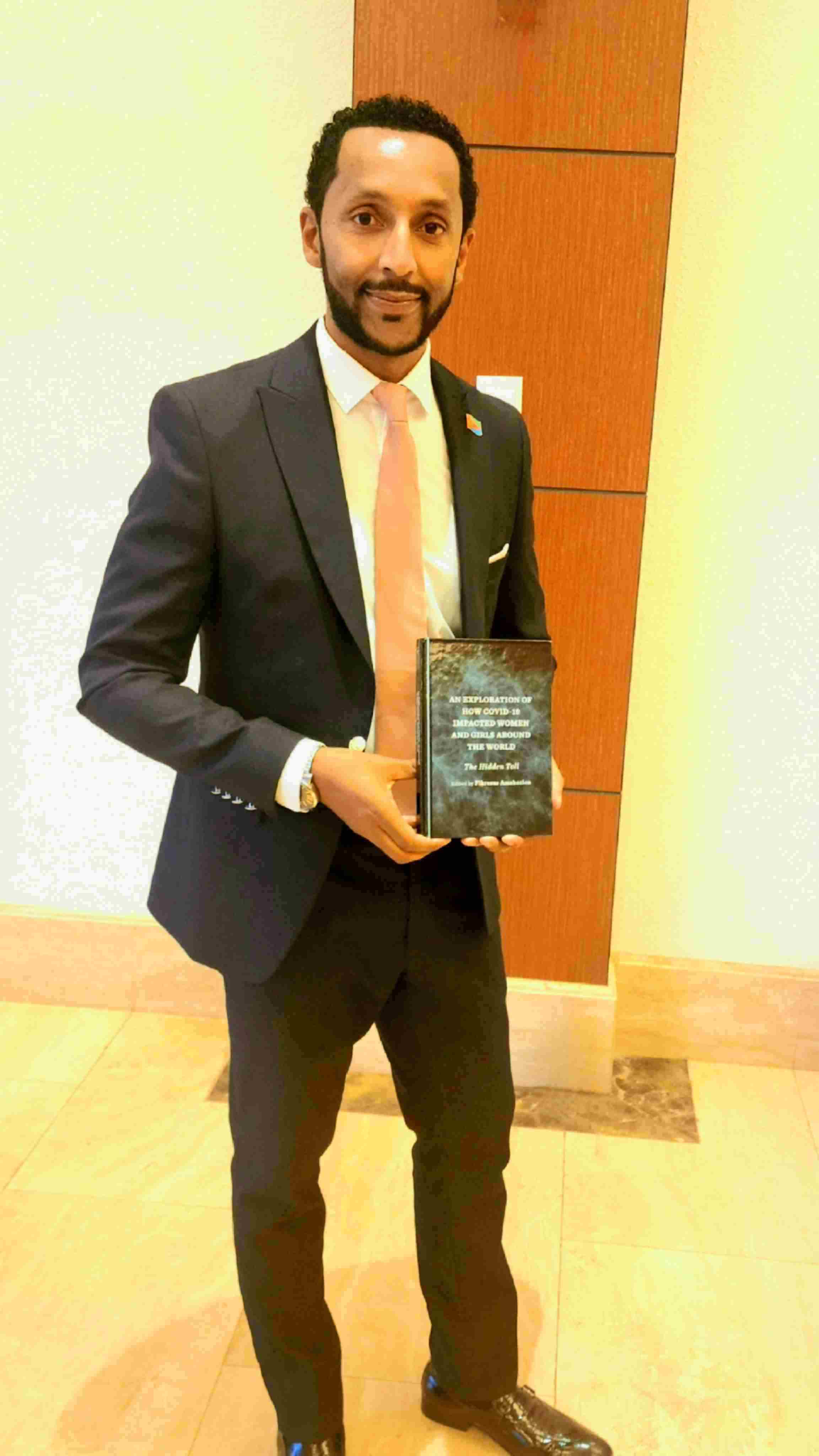 厄立特里亞戰(zhàn)略研究中心研究員、知名作家學(xué)者菲克雷耶蘇斯。圖片由受訪者提供