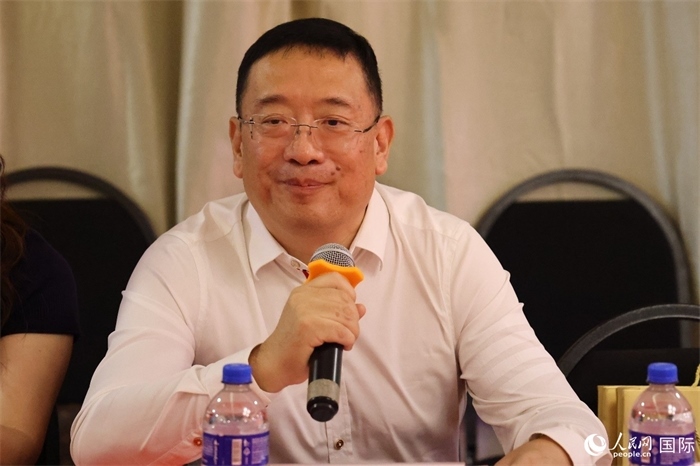 巴西文協(xié)主席上官建峰在座談會(huì)上致辭。人民網(wǎng)記者 陳海琪攝