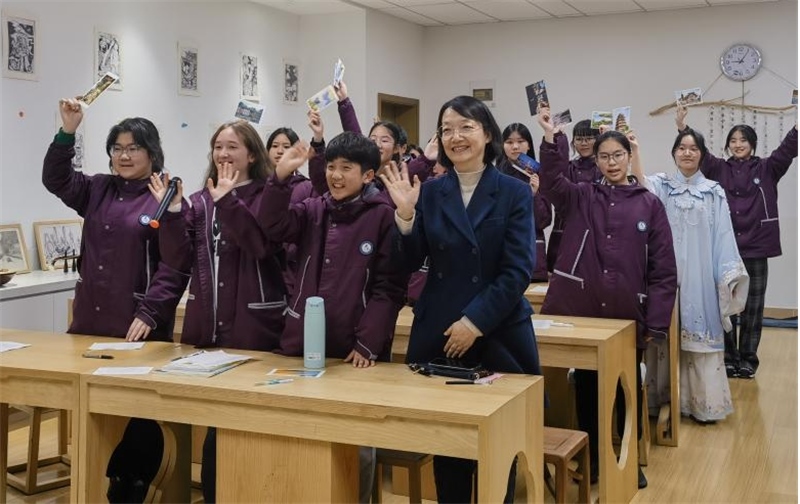 匡園初步部校長鐘演發(fā)言。