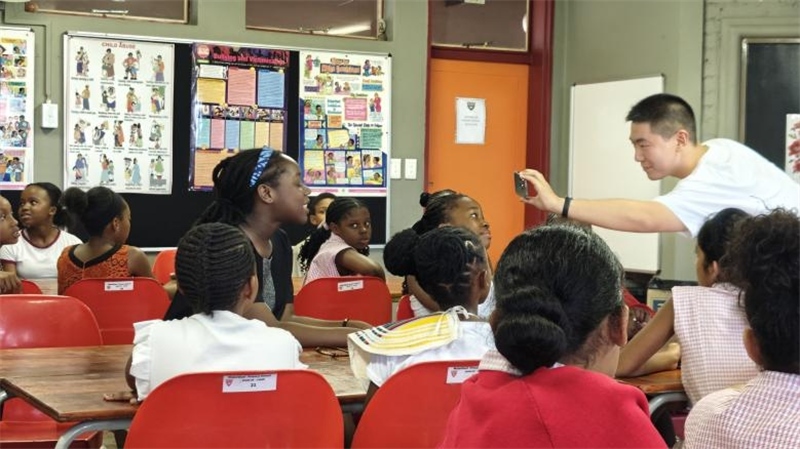 南非學(xué)生現(xiàn)場提問。