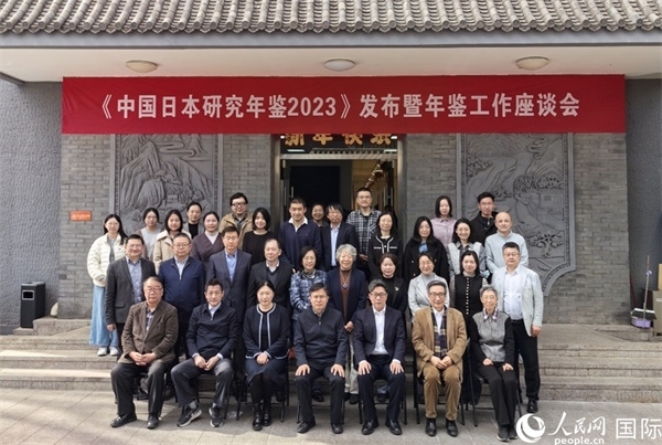 部分與會嘉賓合影留念。人民網(wǎng)記者 陳建軍攝