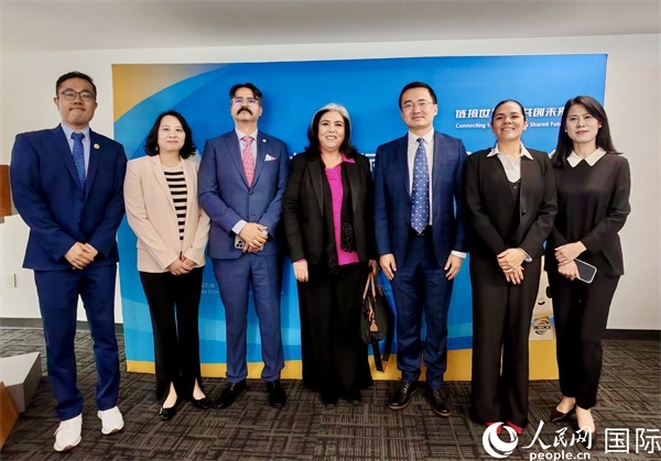 與會嘉賓合影。