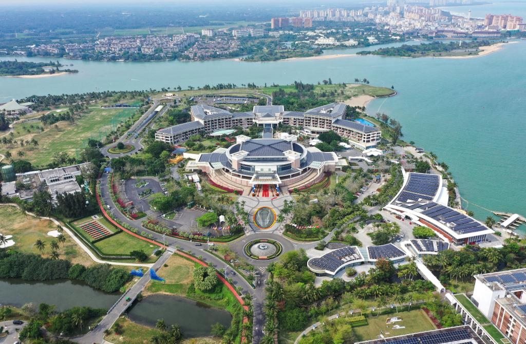 這是3月21日拍攝的博鰲亞洲論壇國際會(huì)議中心（無人機(jī)照片）。新華社記者 郭程 攝