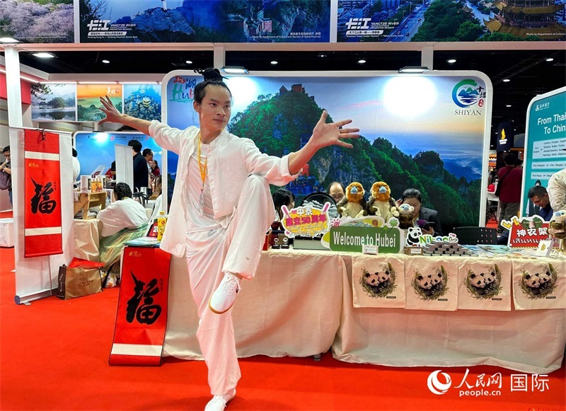 中國(guó)武當(dāng)功夫走進(jìn)東南亞，以精湛的武藝和飄逸的身姿詮釋中國(guó)武術(shù)的精髓。人民網(wǎng)記者 簡(jiǎn)承淵攝