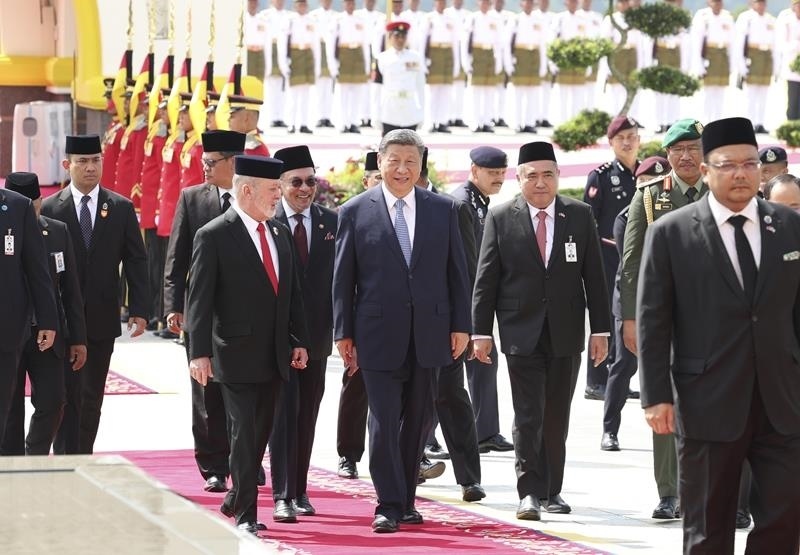 4月16日，馬來西亞最高元首易卜拉欣在馬來西亞國家王宮廣場(chǎng)為習(xí)近平主席舉行隆重歡迎儀式。