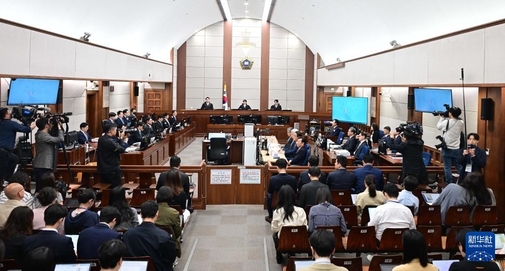 這是4月21日拍攝的韓國(guó)首爾中央地方法院庭審現(xiàn)場(chǎng)。新華社/紐西斯通訊社