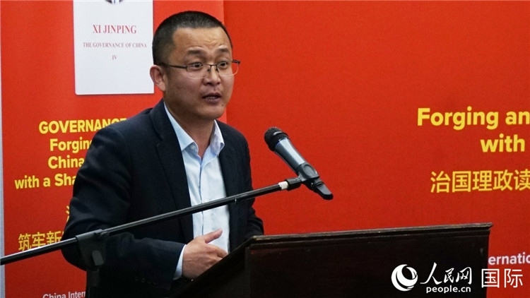 中非青年婦女協(xié)會主席、南非大學(xué)教授秦效順在讀書會上發(fā)言。人民網(wǎng) 劉暢攝