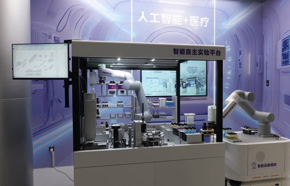 △2025年4月29日，在“模速空間”展示的用于藥物研發(fā)的智能自主實(shí)驗(yàn)平臺。