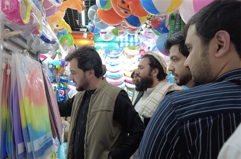 代表團在義烏國際商貿城參觀。CGTN記者 楊剛攝