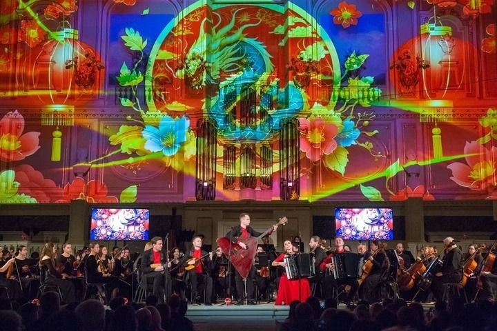 2025年2月6日，俄羅斯音樂家在圣彼得堡舉行的中俄新春音樂會上表演。新華社發(fā)（莫京娜 攝）