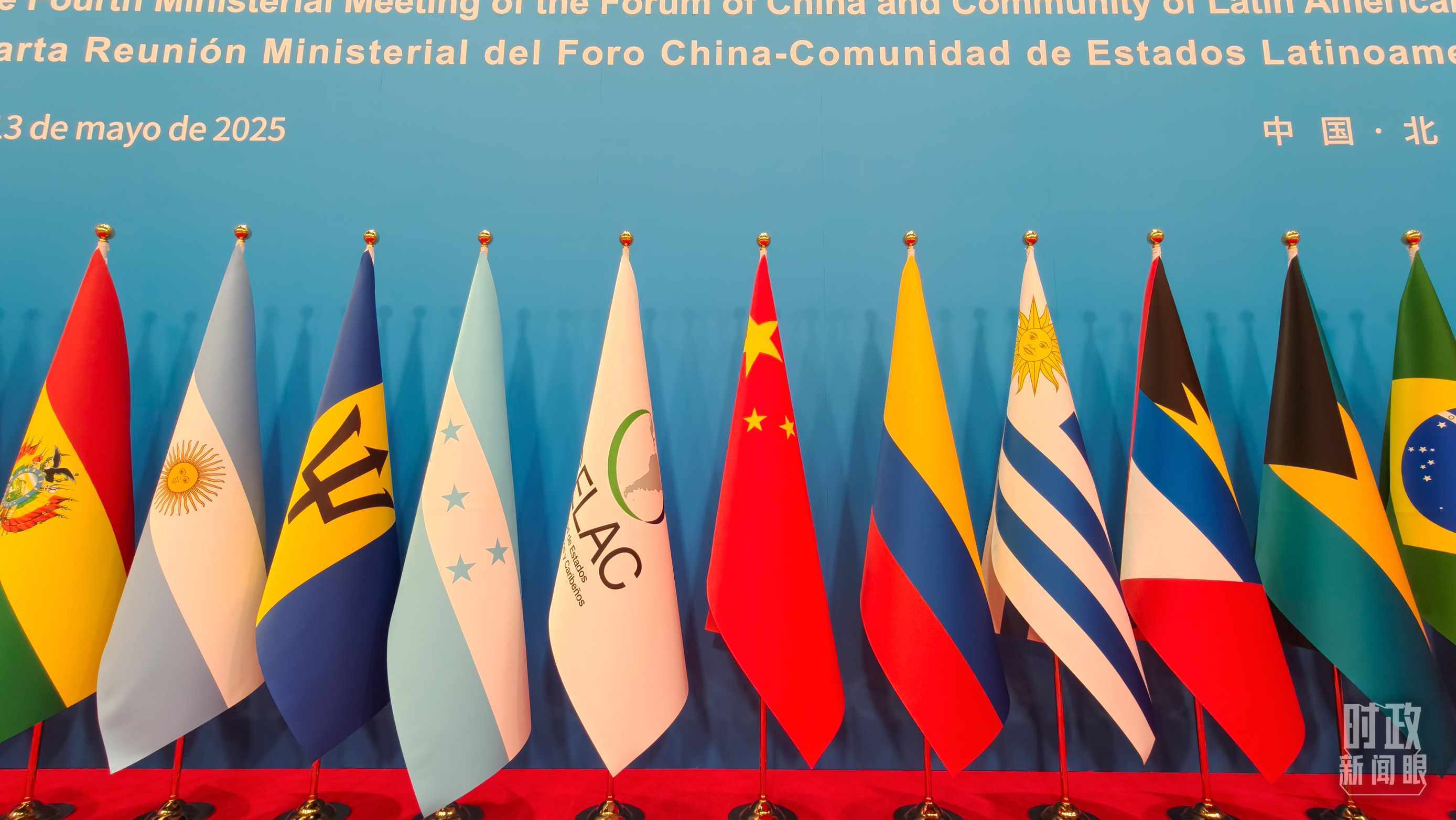 開幕式現(xiàn)場(chǎng)的旗陣。（總臺(tái)央視記者陸泓宇拍攝）