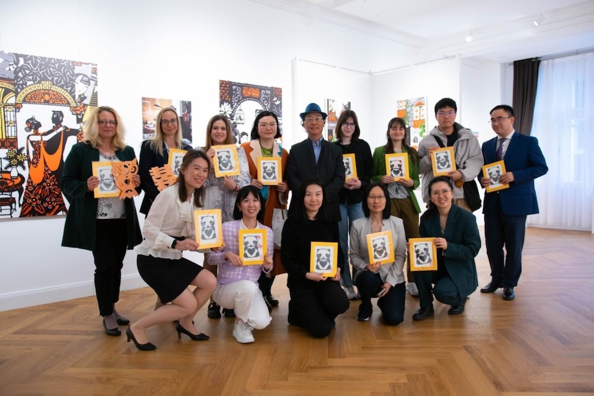 嘉賓合影。圖片由布達(dá)佩斯中國(guó)文化中心供圖