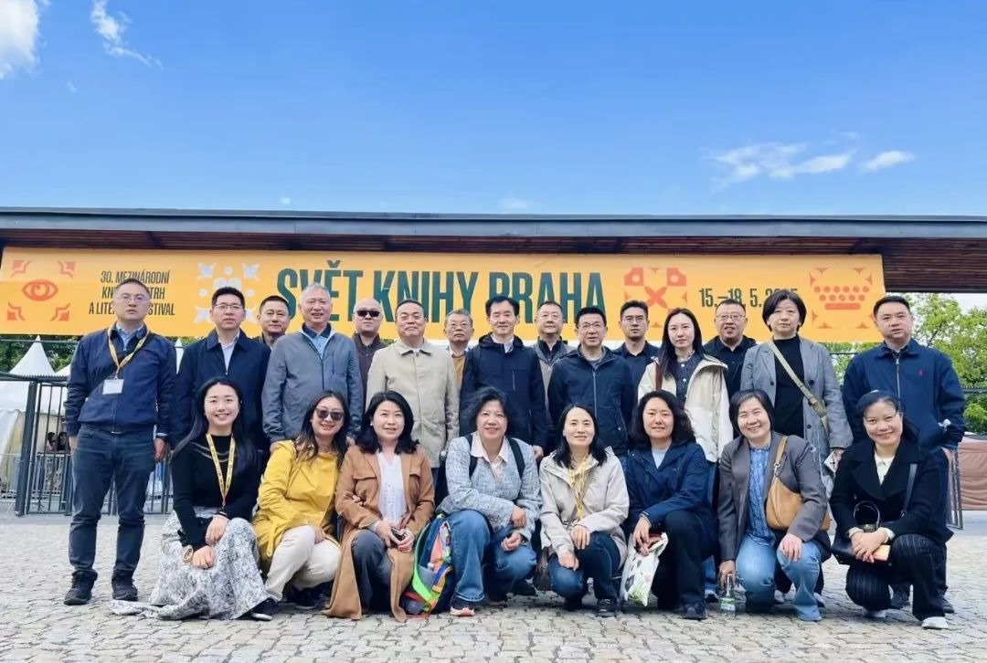 中國出版界代表團合影。圖片均由國圖集團供圖