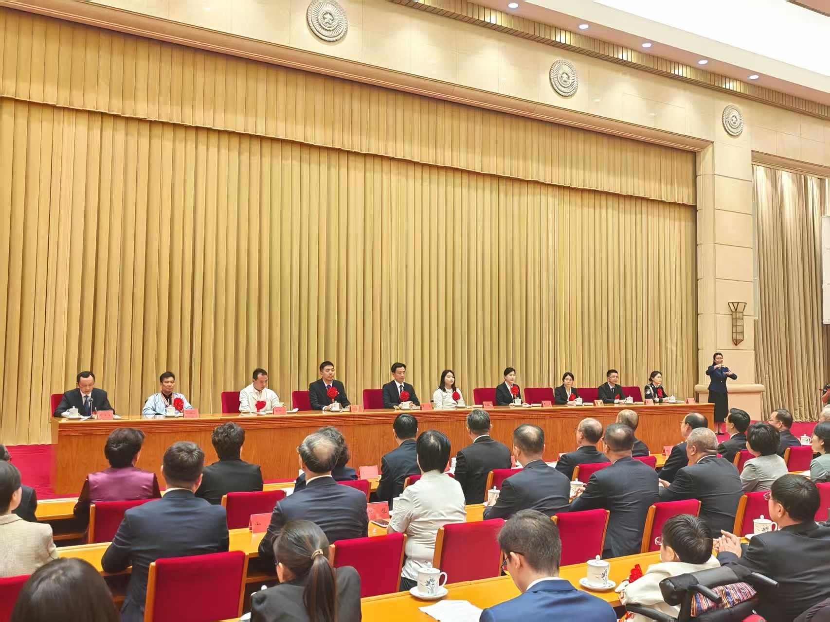 第七次全國(guó)自強(qiáng)模范暨助殘先進(jìn)事跡首場(chǎng)報(bào)告會(huì)現(xiàn)場(chǎng)。 人民網(wǎng)記者 王子鋒攝