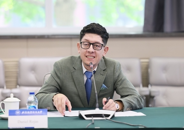 哥倫比亞教育部長丹尼爾?羅哈斯一行訪問北京航空航天大學(xué)。北航供圖