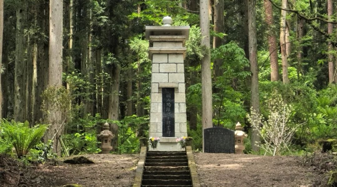 福島縣豬苗代町中國殉難勞工慰靈碑修繕完工暨植樹祭掃儀式舉行。中國駐新潟總領(lǐng)館供圖