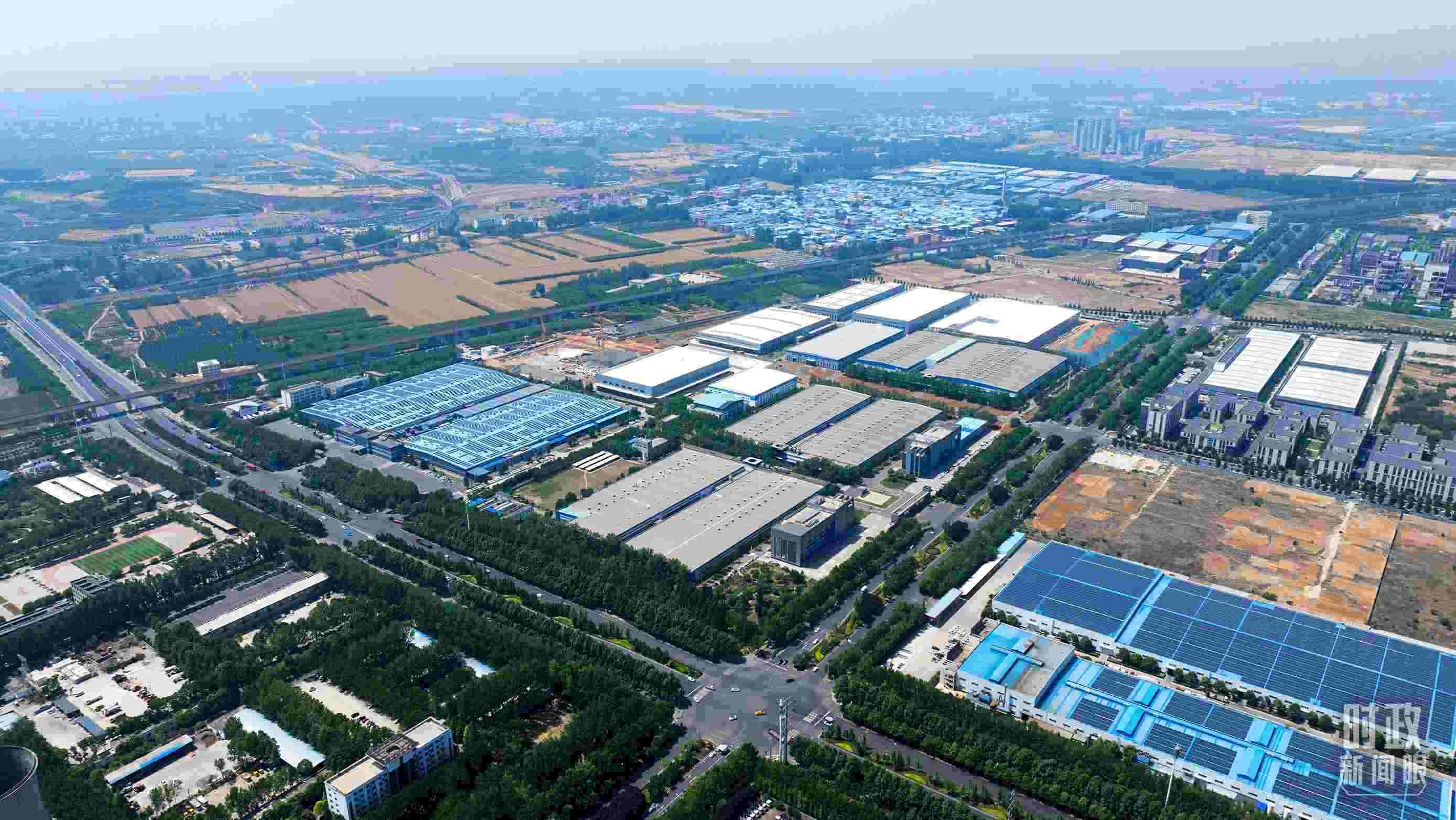 △俯瞰洛陽軸承集團(tuán)股份有限公司。（總臺央視記者范凱拍攝）