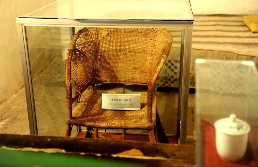 這是在河南省蘭考縣焦裕祿同志紀念館內(nèi)拍攝的焦裕祿曾用過的藤椅（2014年5月5日攝）。新華社記者 朱祥 攝