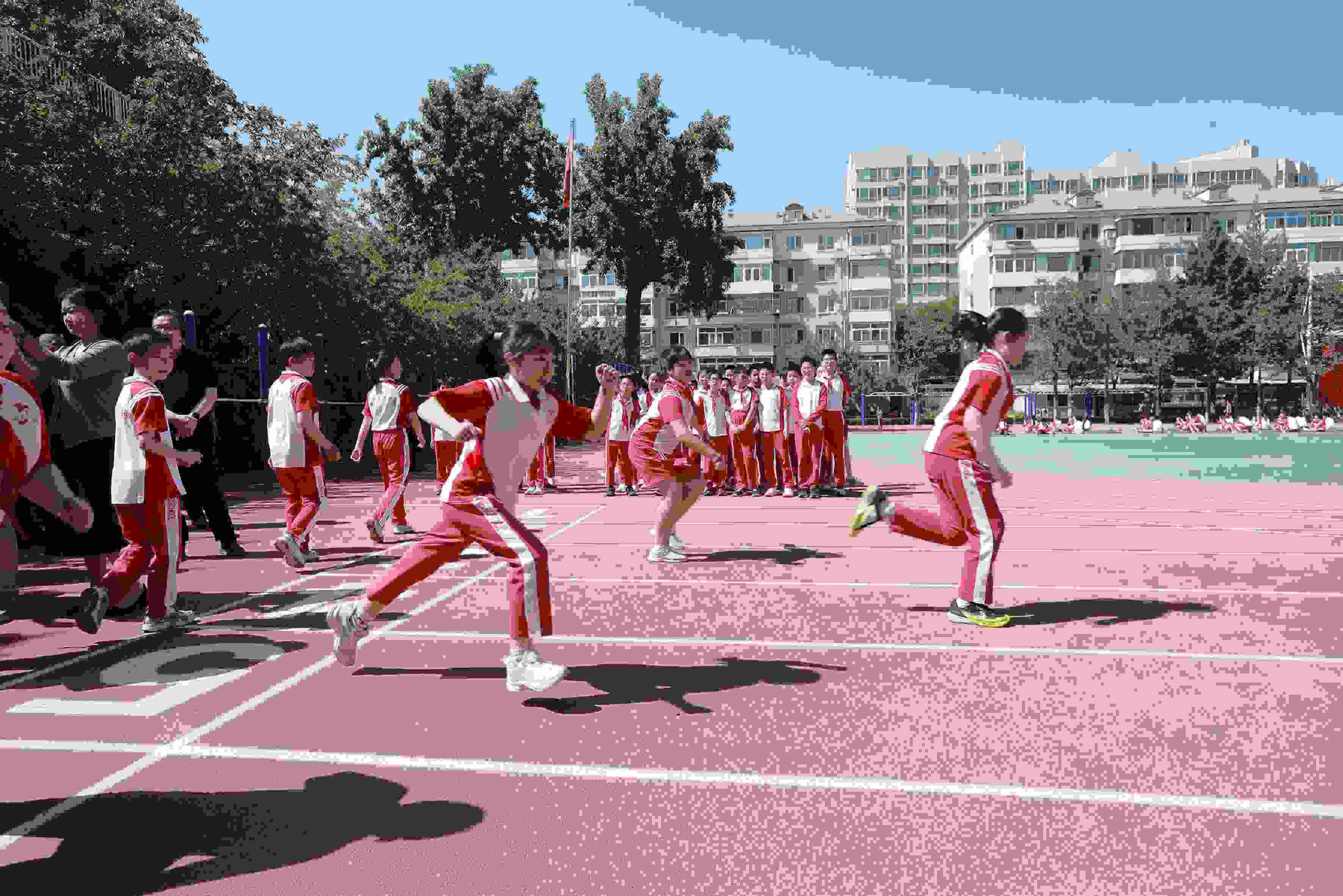 學(xué)生利用人工智能進行50米測試。北京市教委供圖