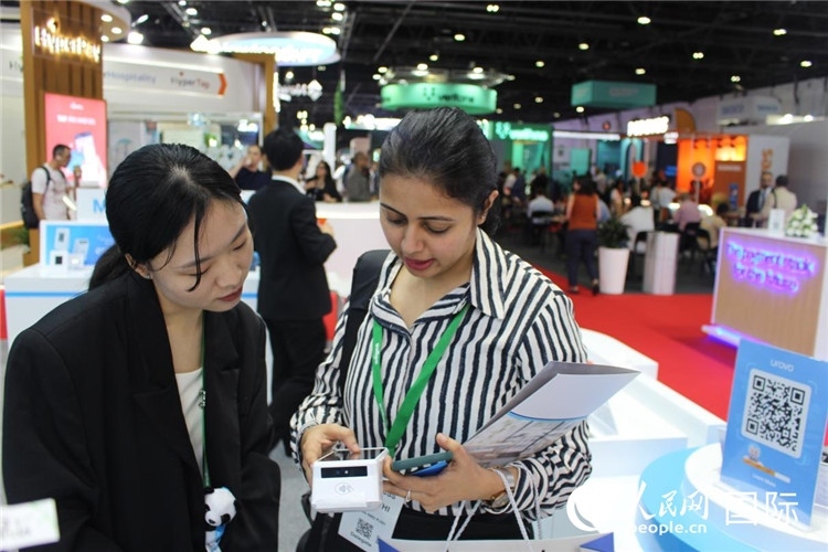 中外嘉賓交流。人民網(wǎng) 杰勒德·阿勒費爾攝