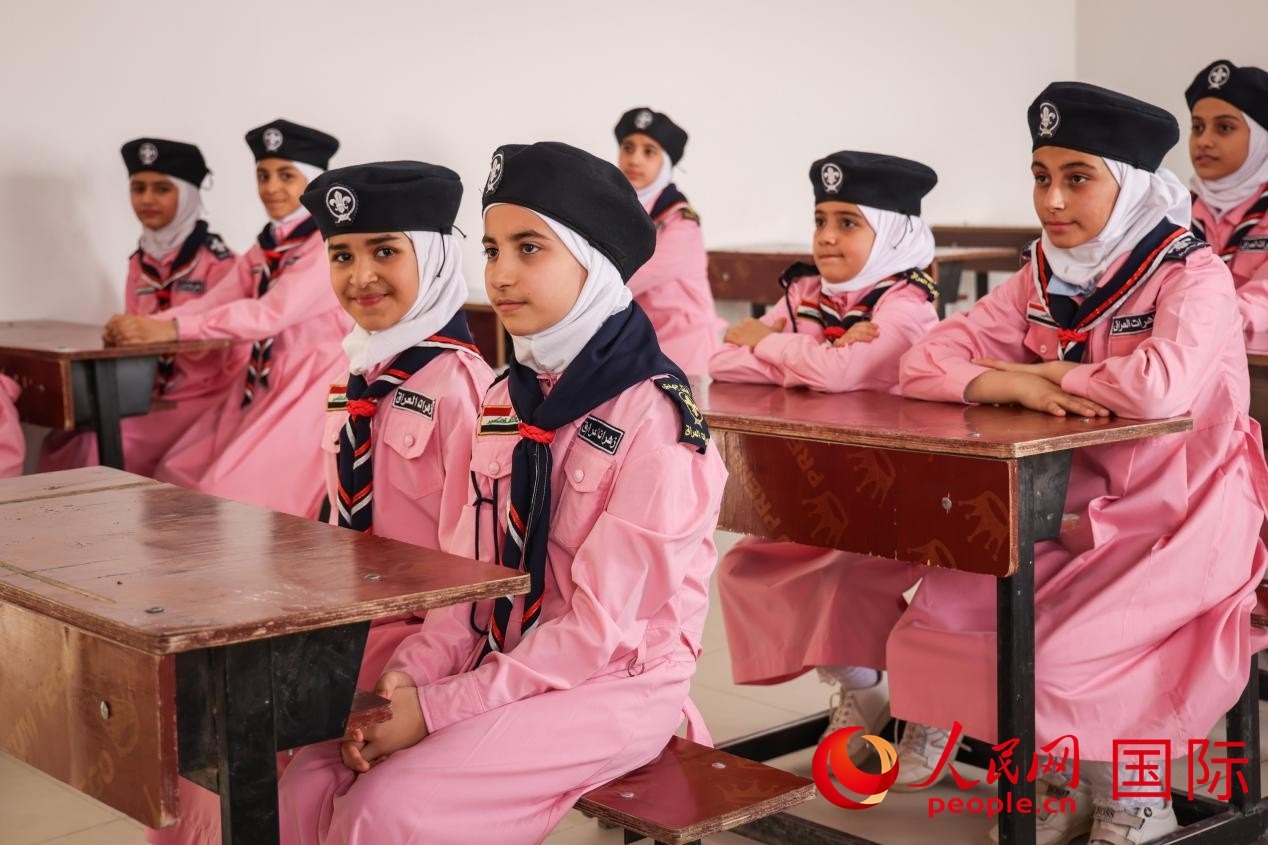 阿爾穆塔?阿里卡特國(guó)際學(xué)校的學(xué)生在教室內(nèi)上課。人民網(wǎng)記者 薛丹攝