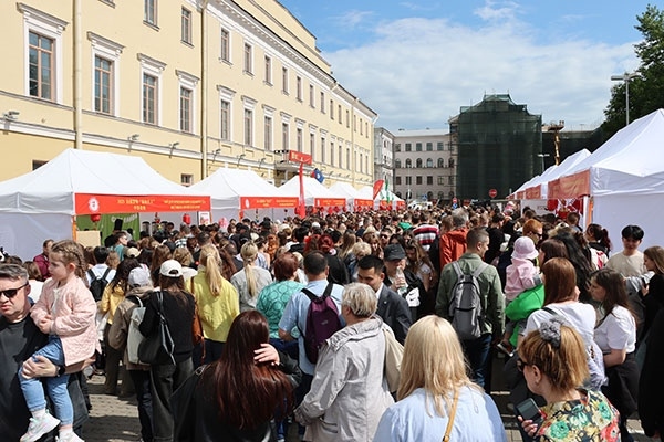 “茶和天下”·雅集活動(dòng)現(xiàn)場。中國駐白俄羅斯大使館供圖