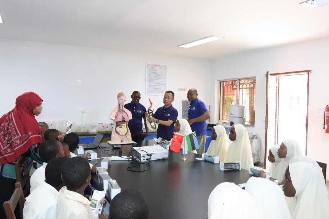 血吸蟲病健康教育講座。施亮攝