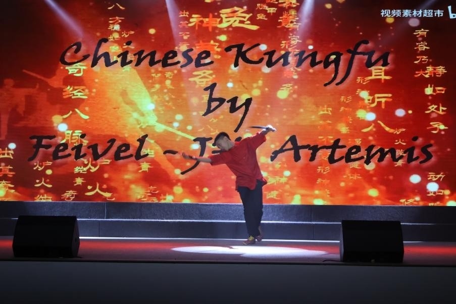 恩星學校中學部學生表演武術。哈山努丁大學孔子學院供圖